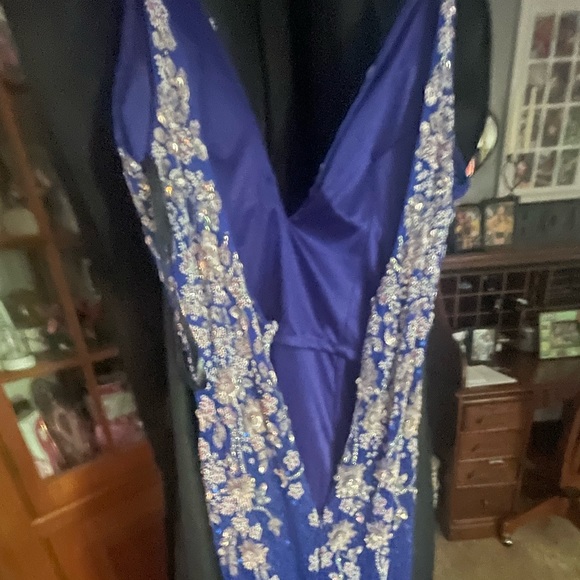 Prom dress no alterations. - Picture 2 of 2